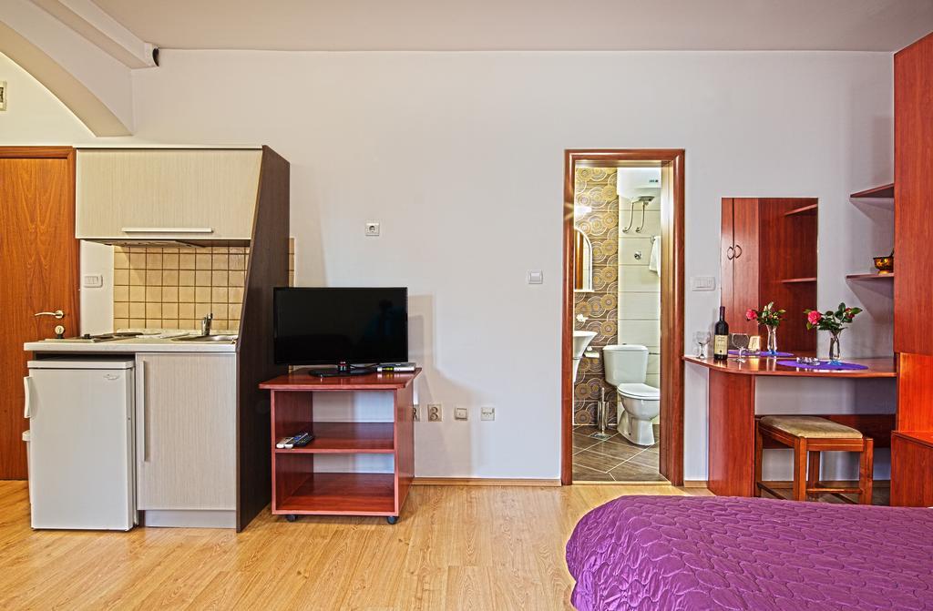 Guest House Harmonia Budva Eksteriør bilde